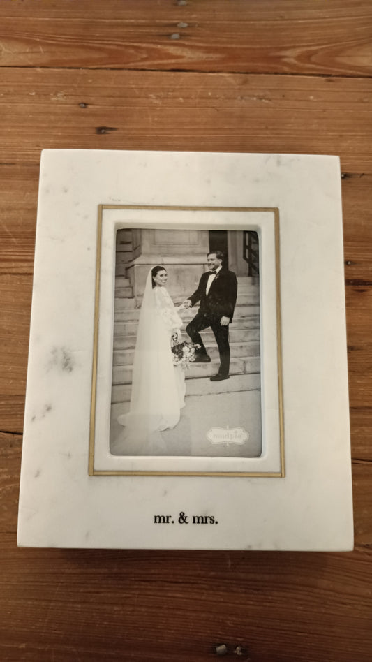 4x6 Gold Outline Marble Frame